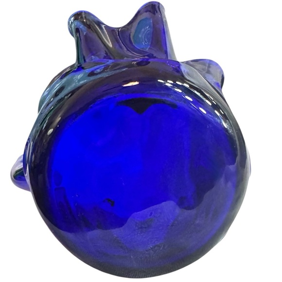 Hand-Blown Ultramarine Lotus Handkerchief Glass Vase - Picture 14 of 16